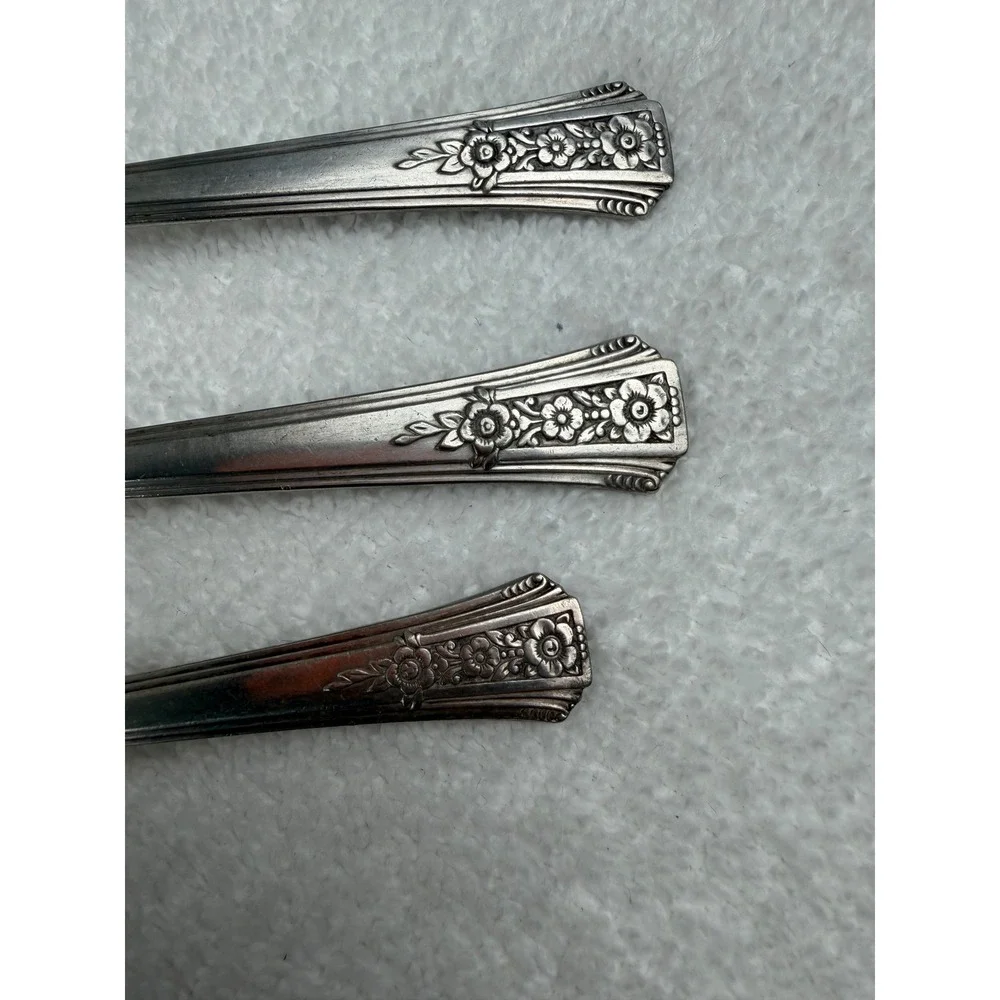 Oneida Comm. Tudor Plate Fortune pattern 2 Grille forks & 1 Master butter knife